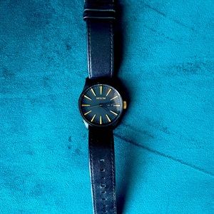 Men’s black Nixon watch